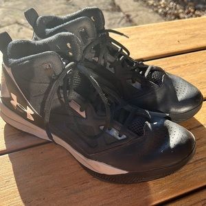 Men’s 10.5 Under Armour Black Basketball Shoes | Pre - Owned - Barely Used